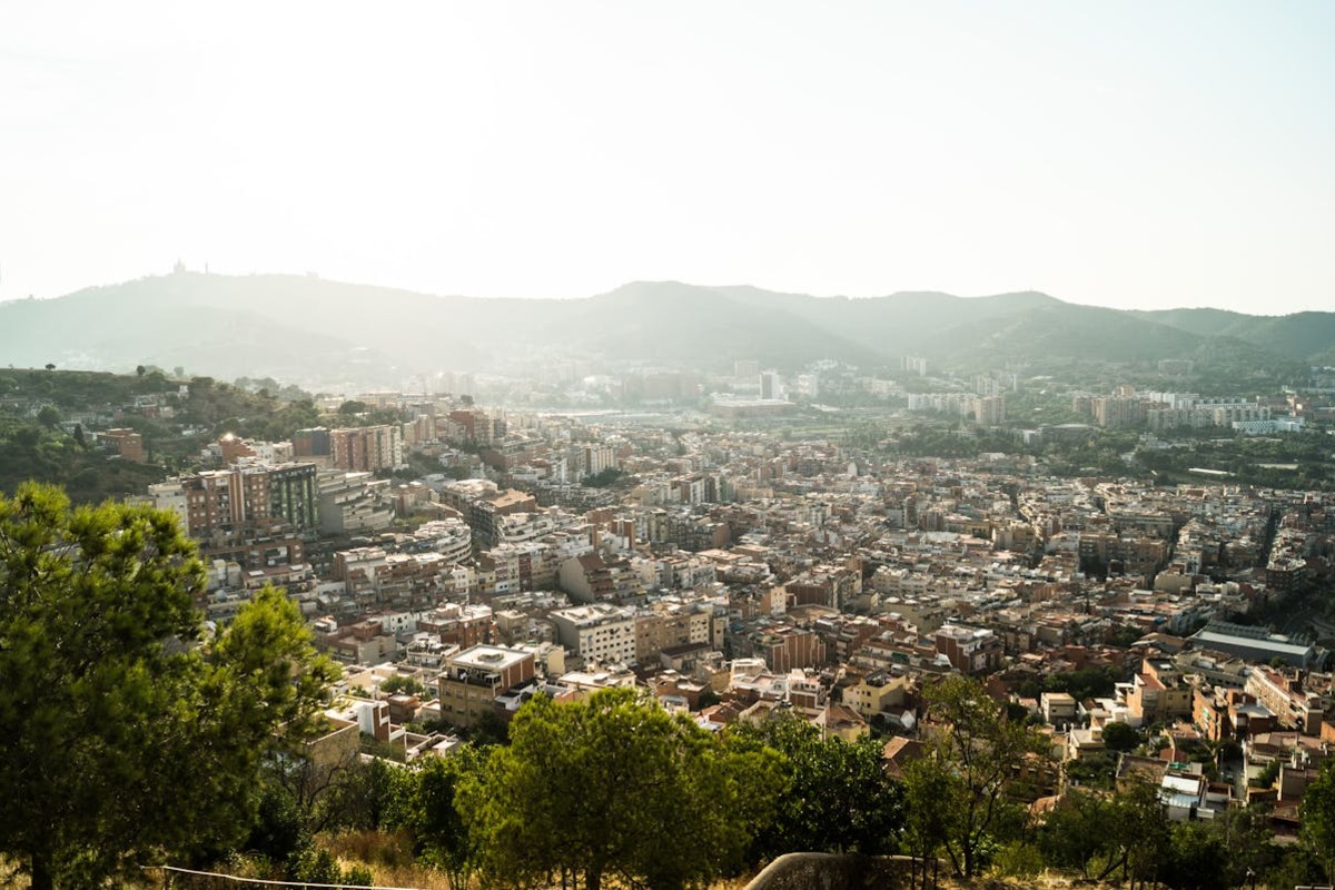 Barcelona city skyline view – Spain expats can lock in Beckham Law 24% flat tax for 6 years