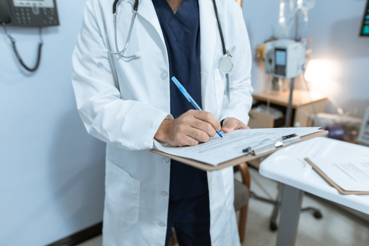 Doctor reviewing a medical chart — healthcare options for US expats retiring abroad