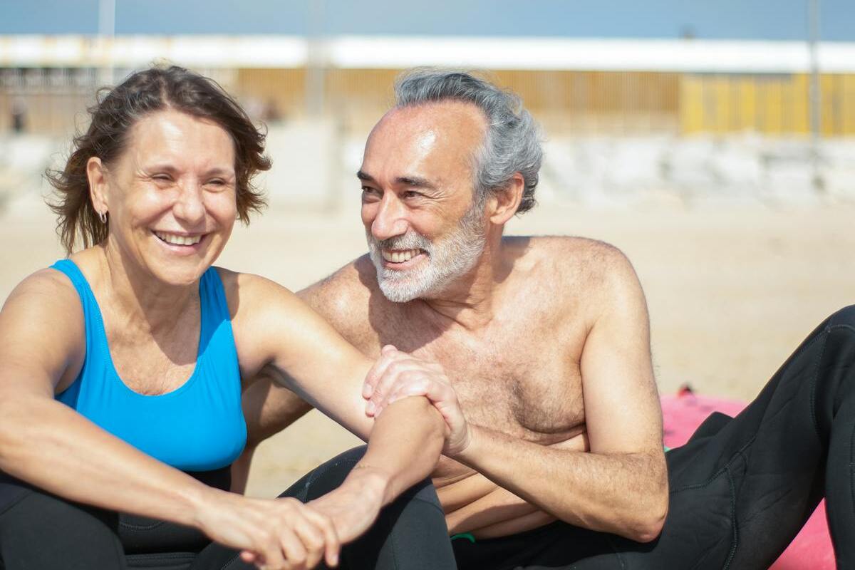 Retired couple enjoying retirement abroad after Social Security Fairness Act benefit increase