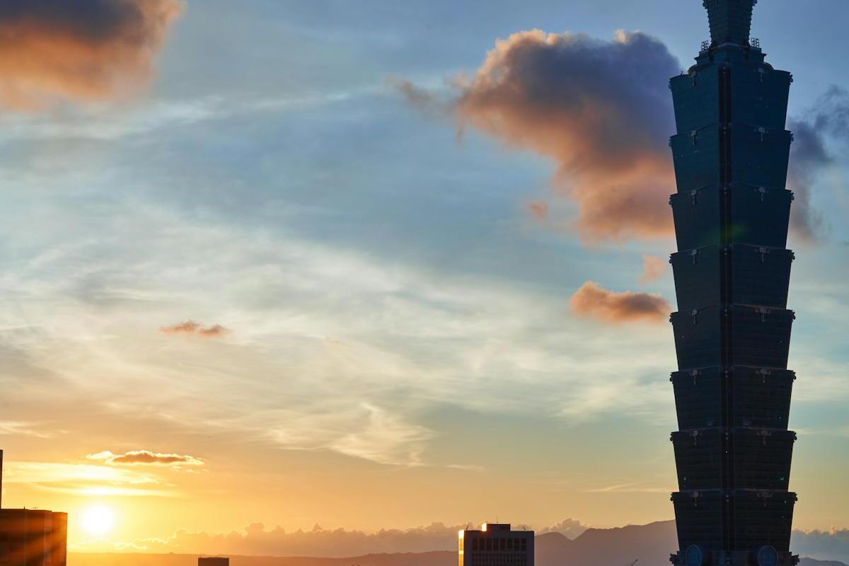 Taipei 101 skyscraper and Taipei city skyline — living and working in Taiwan as an expat